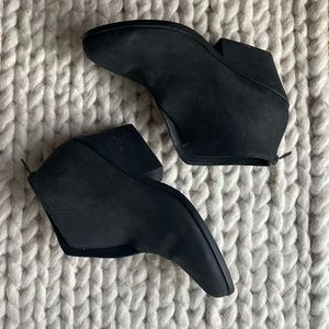 Eileen fisher black leather heeled ankle booties